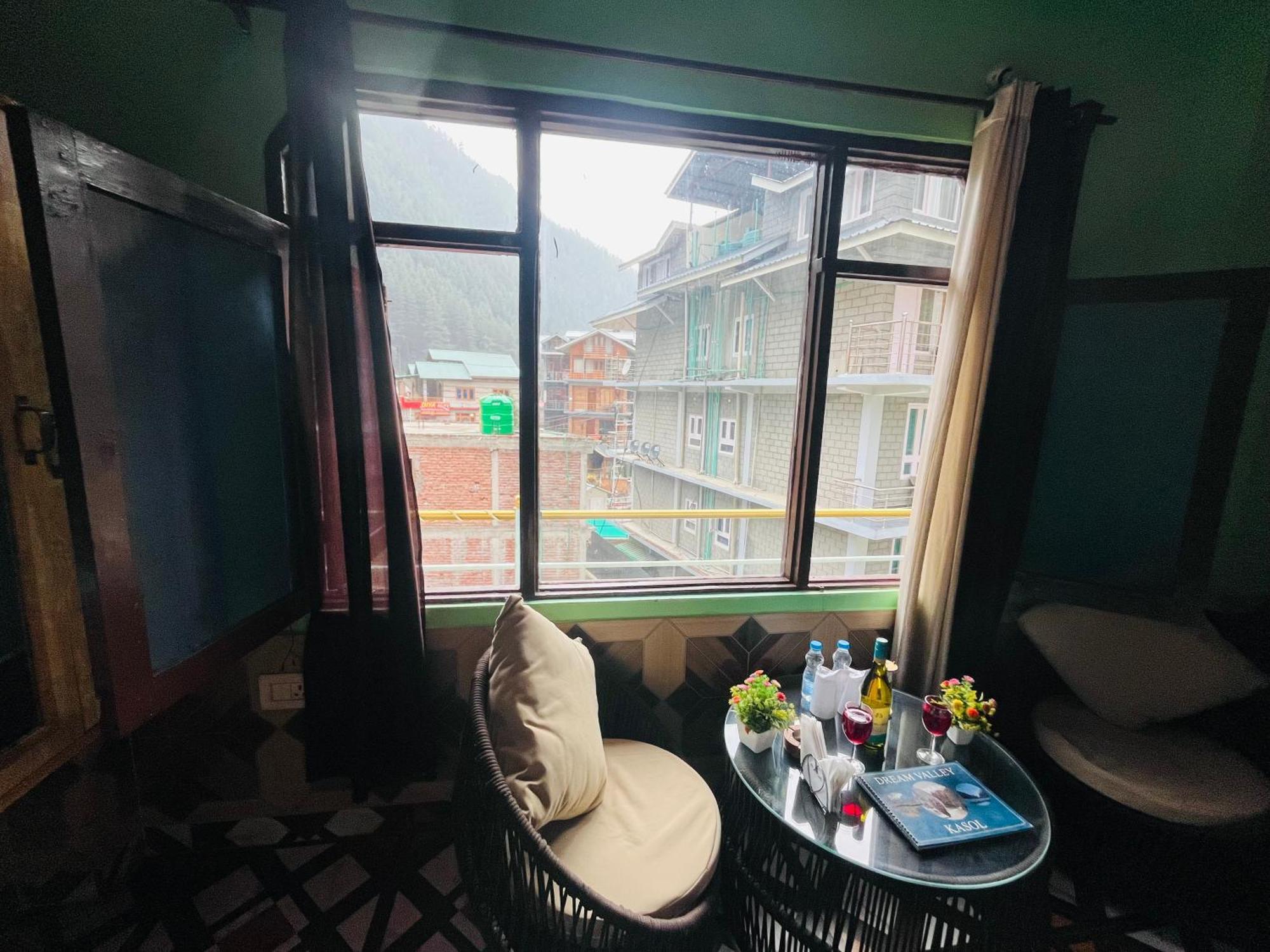Hotel Brownie River View Kasol Bagian luar foto