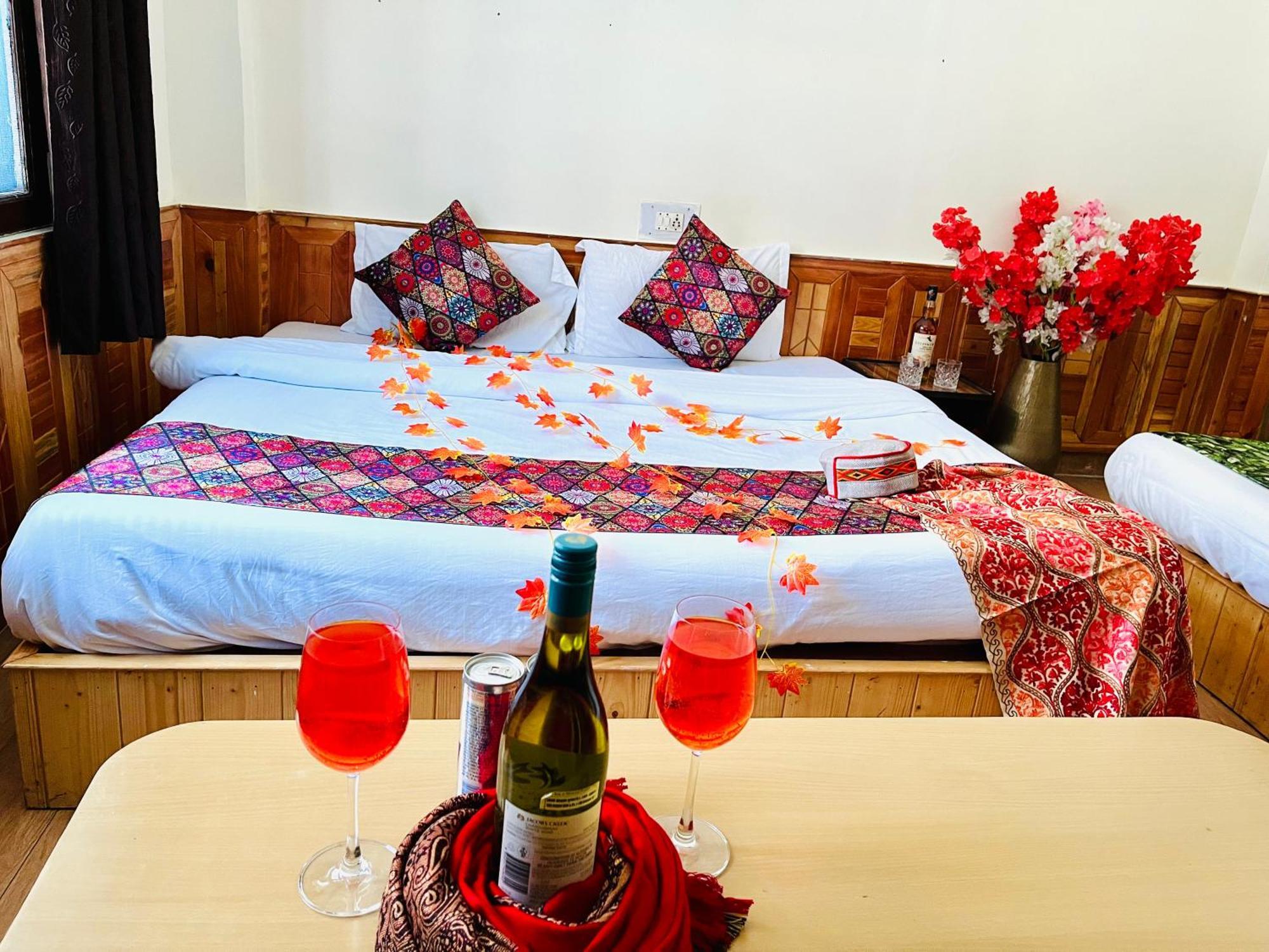 Hotel Brownie River View Kasol Bagian luar foto