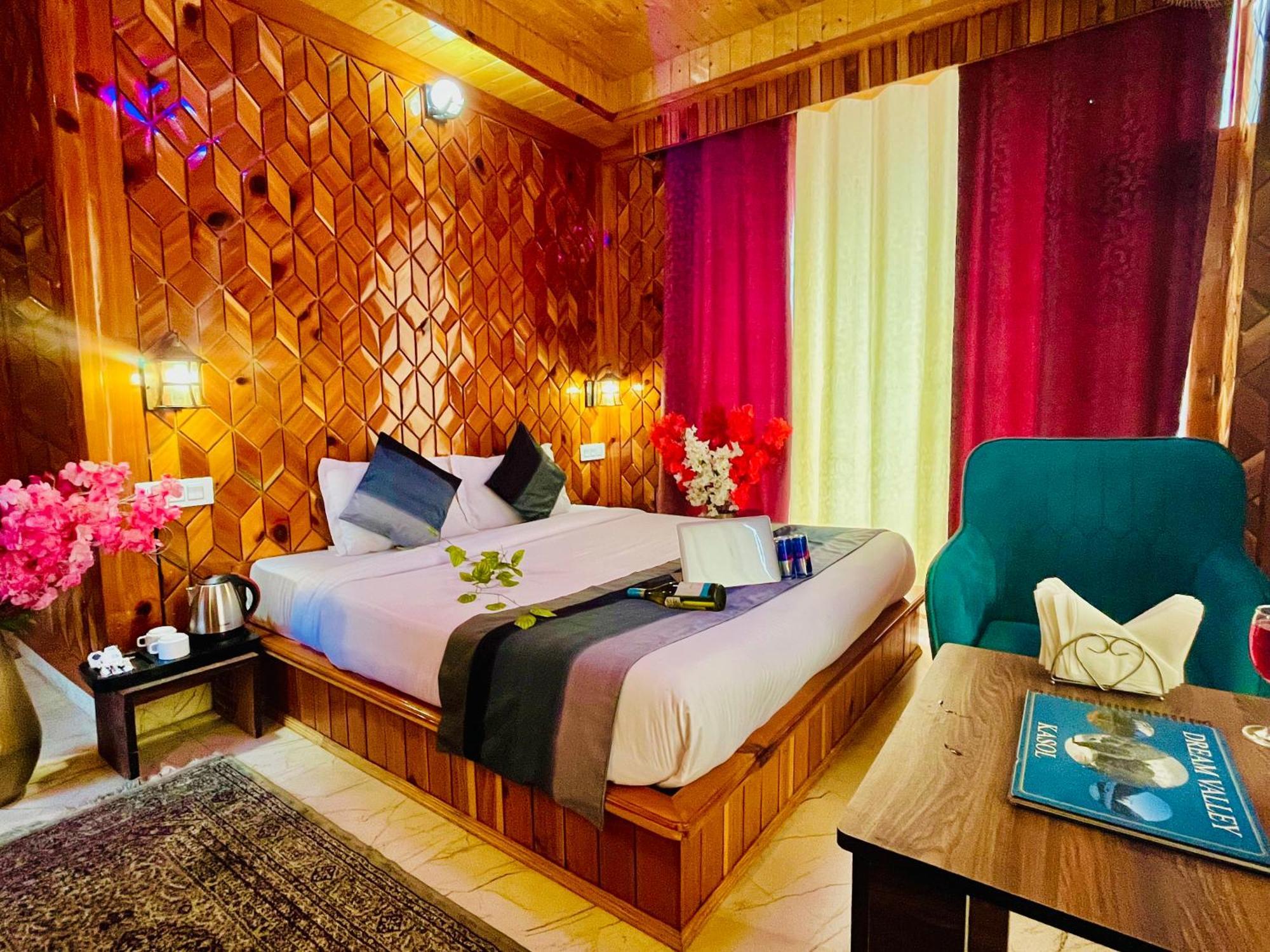 Hotel Brownie River View Kasol Bagian luar foto
