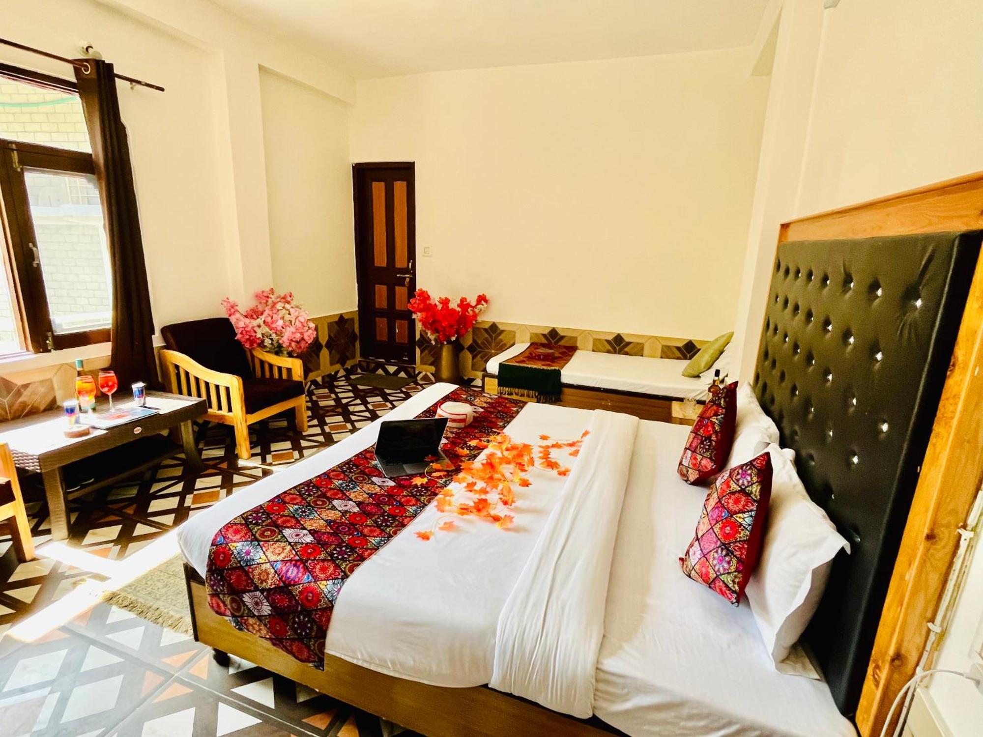 Hotel Brownie River View Kasol Bagian luar foto